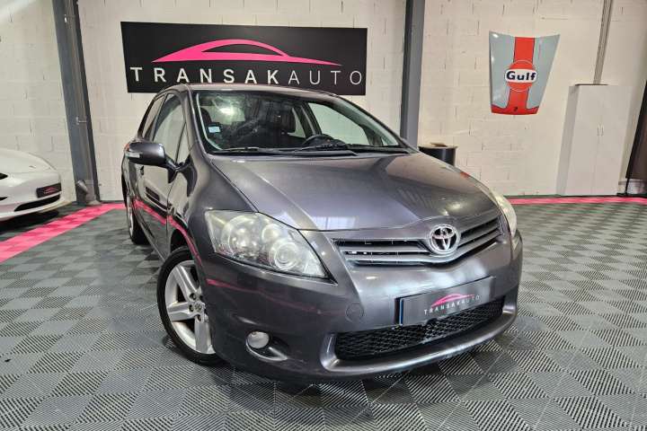 TOYOTA AURIS