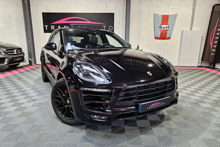 PORSCHE MACAN