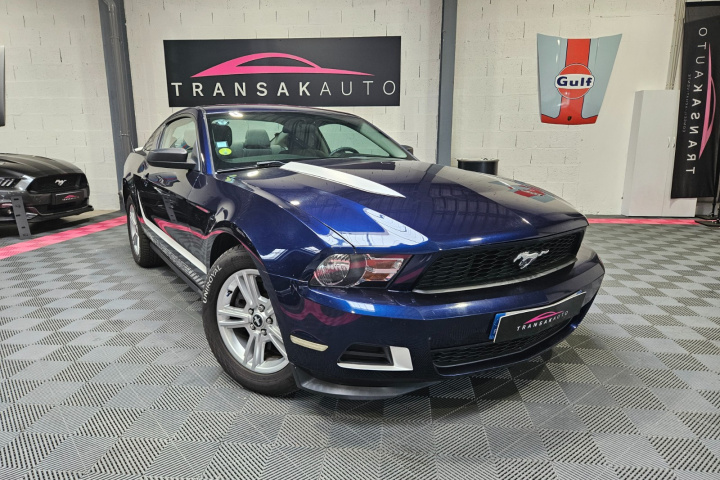 FORD MUSTANG
