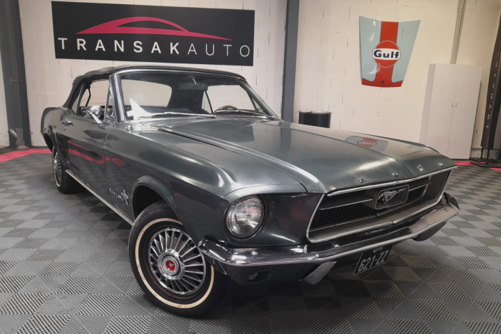 FORD MUSTANG
